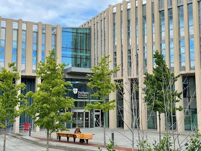 杜伦大学商易游体育
（新教学楼外观）